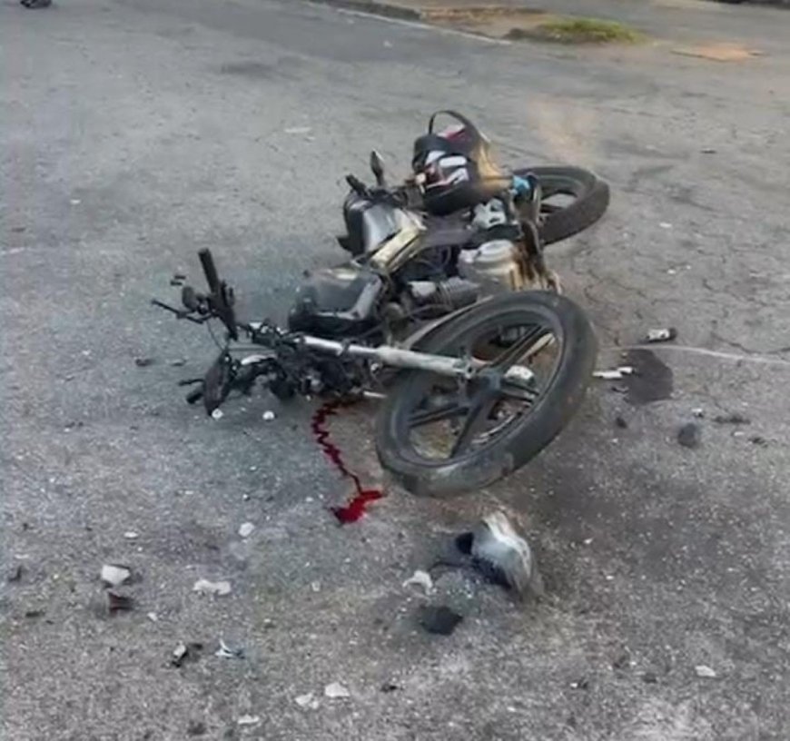 Motociclista fica gravemente ferido em acidente com van no Centro de Divinópolis